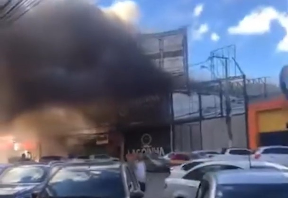 Incêndio em igreja evangélica do DF mobiliza Corpo de Bombeiros. Vídeo