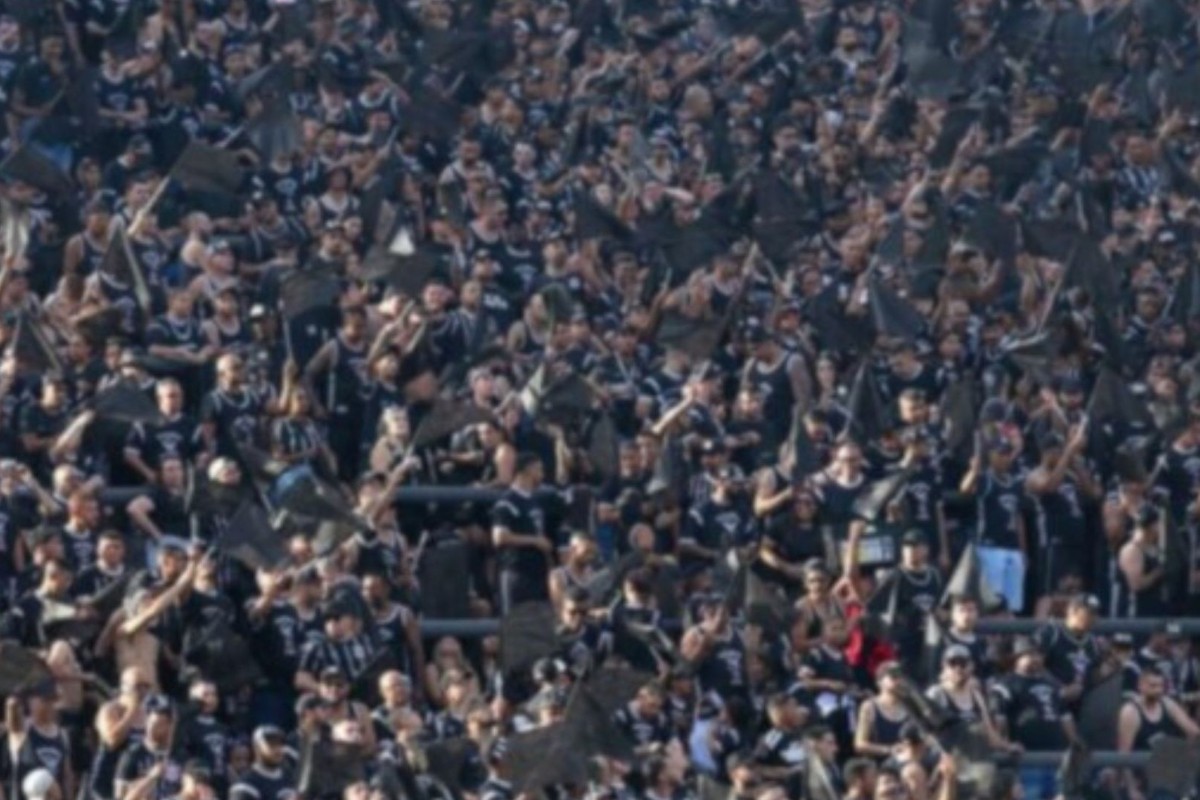 Vídeo: torcida do Corinthians canta música homofóbica contra o Inter