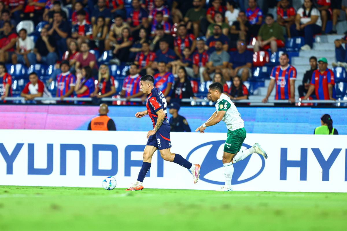 Palmeiras: Vitor Roque perde gol inacreditável na Libertadores. Veja