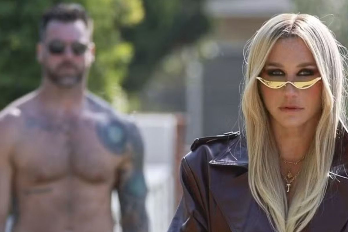 Kesha é seguida por vizinho seminu durante passeio em Los Angeles