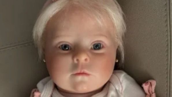 Projeto quer multar em R$ 30 mil quem furar fila com bebê reborn