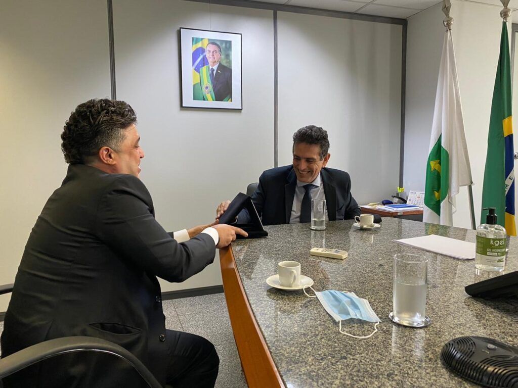 INSS: diretor do MTE homenageado por entidade investigada pede demissão