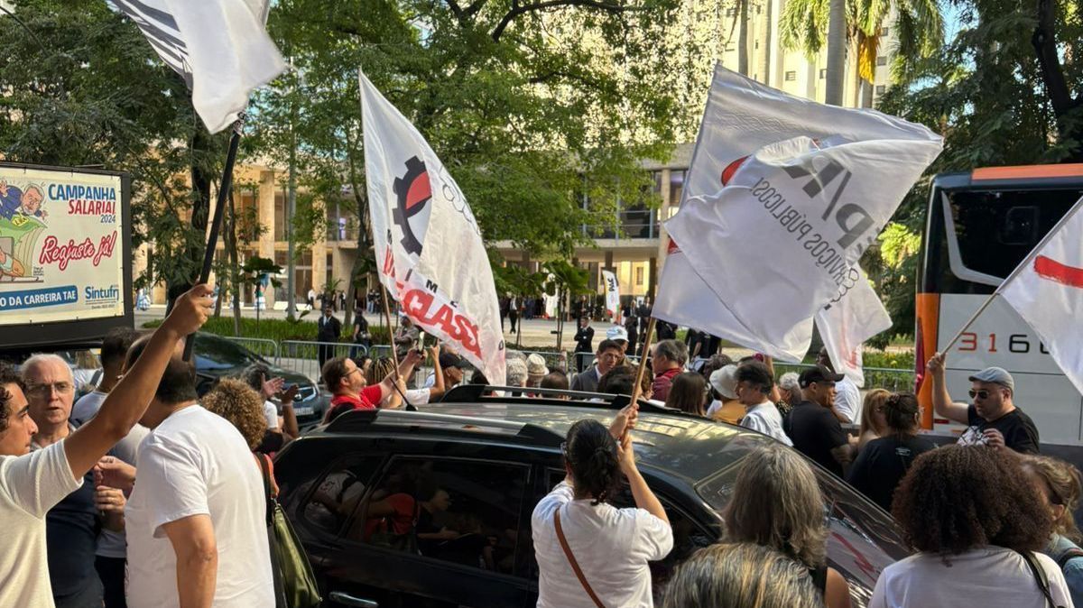 No Rio, servidores da área cultural fazem protesto em meio à agenda de Lula
