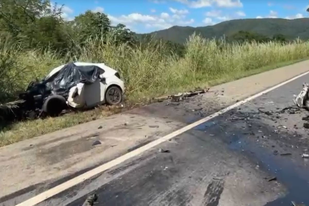 Batida frontal em caminhão e capotamento matam 3 na BR-060 e na BR-414