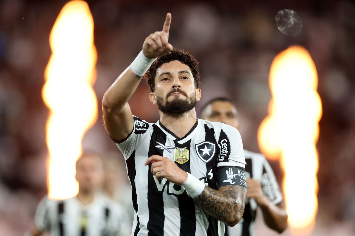 Botafogo goleia Capital e vence confronto de ida na Copa do Brasil