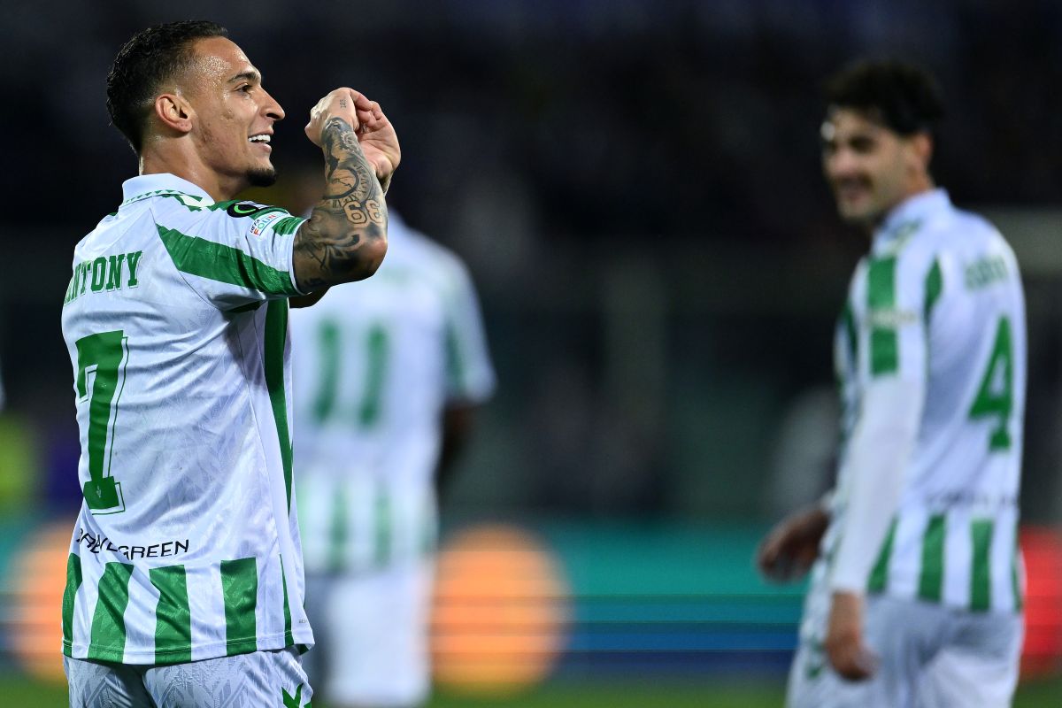 Vídeo: Antony faz golaço de falta contra Fiorentina na Conference