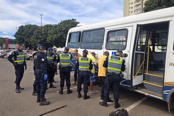 Máscaras do Pânico e facas: grupo planejava ataque a moradores de rua