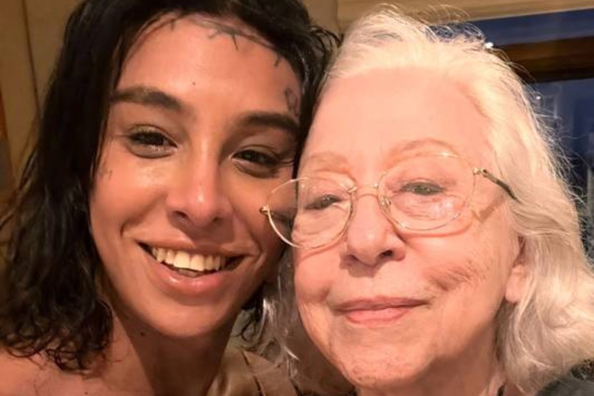 Linn da Quebrada assiste seu filme com Fernanda Montenegro após alta