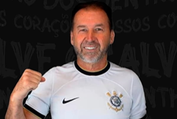 Organizada do Corinthians pede afastamento de Augusto Melo