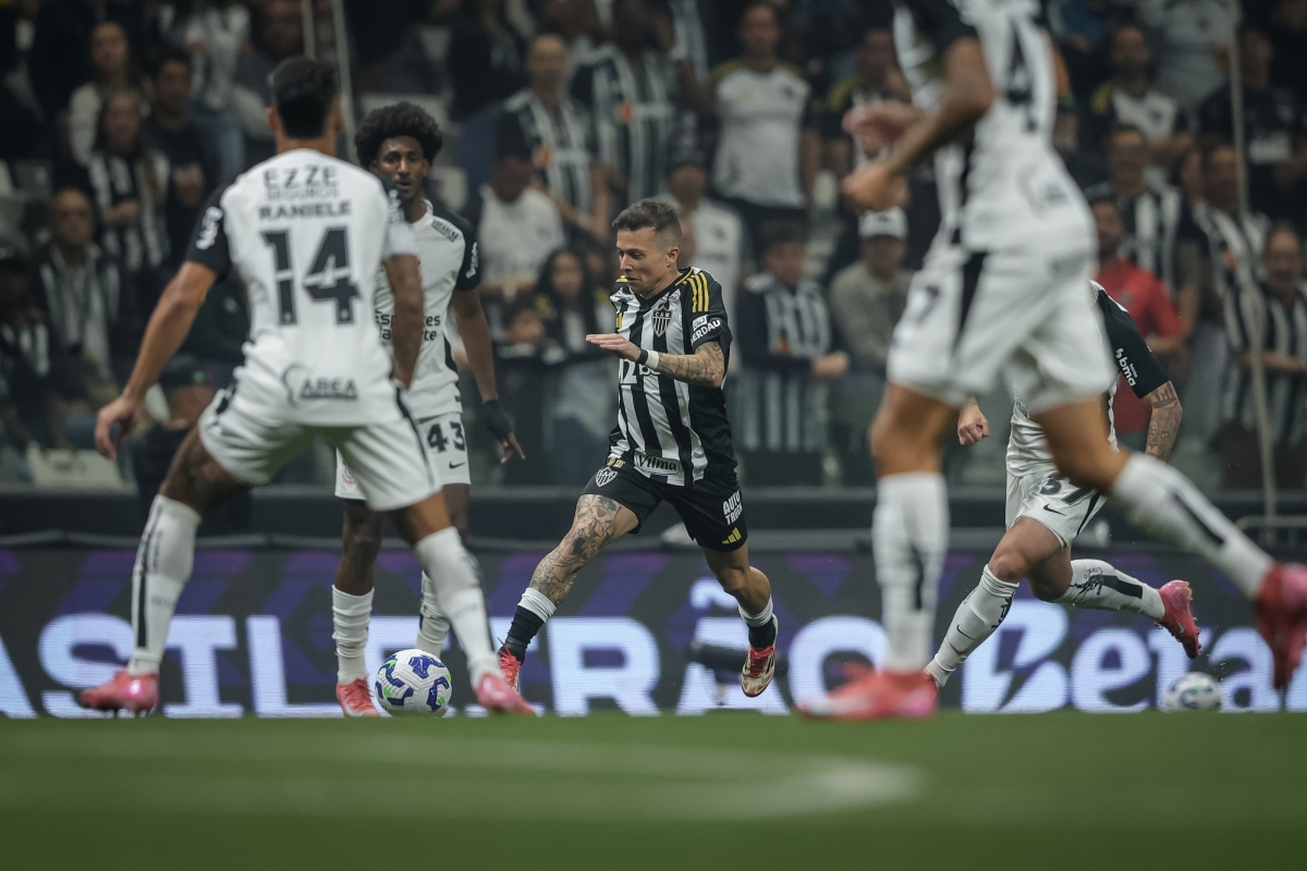 Com desfalques e poupados, Atlético e Corinthians empatam sem gols
