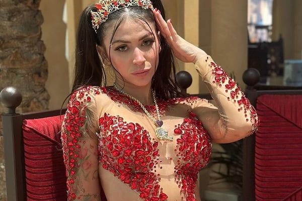 Entenda por que cantores de funk têm investido em conteúdo adulto