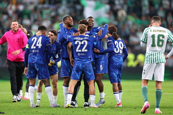 Chelsea vira contra Betis e é campeão da Conference League