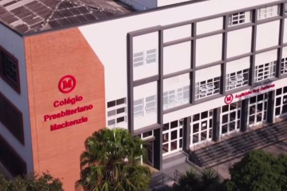 Estudante bolsista é internada após ataques racistas em escola privada