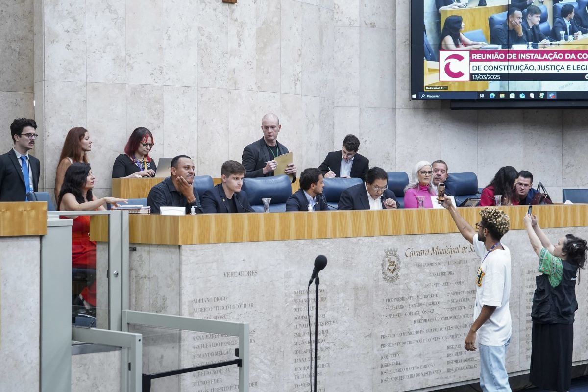 Oposição revida boicote da base de Nunes e briga por CPI vai à Justiça