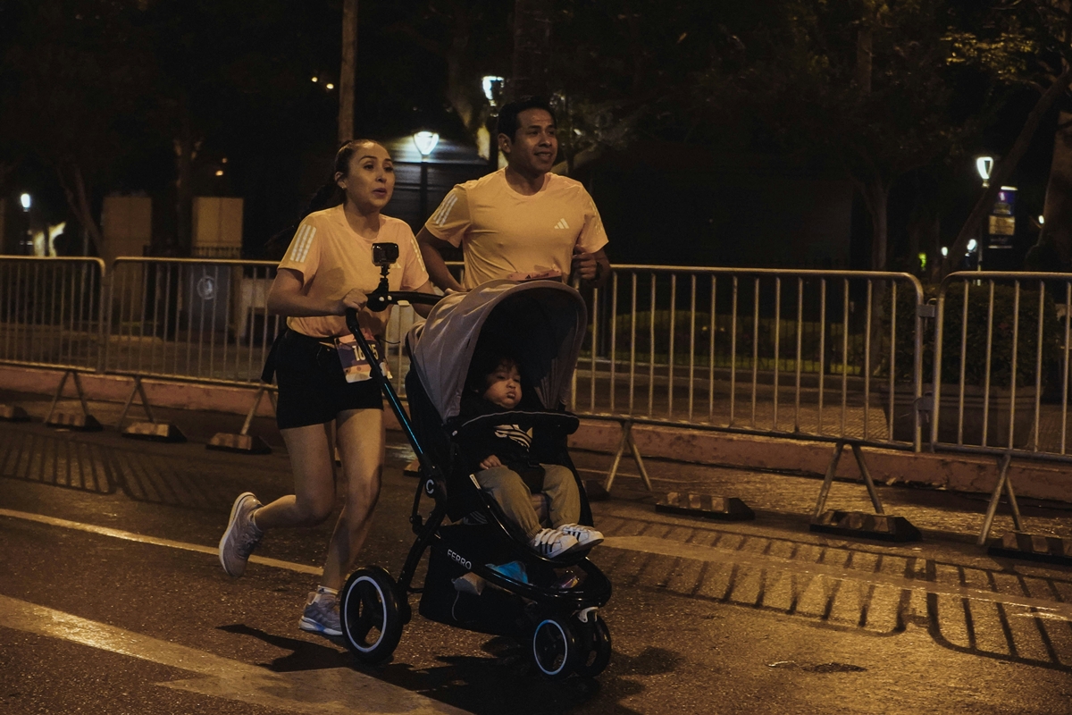 Pesquisadores apontam riscos de correr empurrando carrinho de bebê