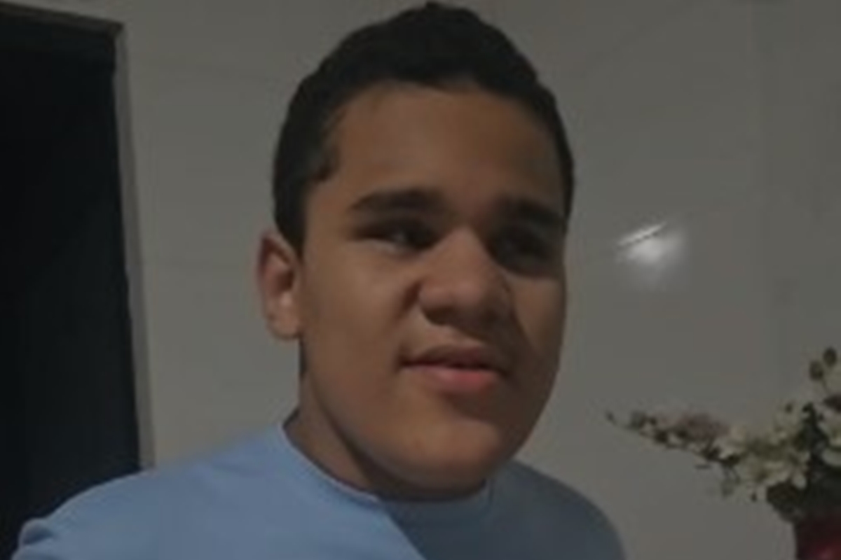 Adolescente cego e morador de Ceilândia busca ajuda para estudar