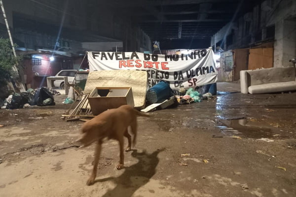 “Descumpriram o acordo”: moradores da Favela do Moinho fazem protesto