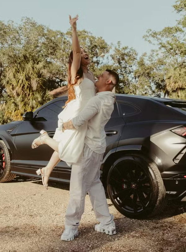 Filha de Gugu mostra álbum de fotos do seu casamento nos EUA