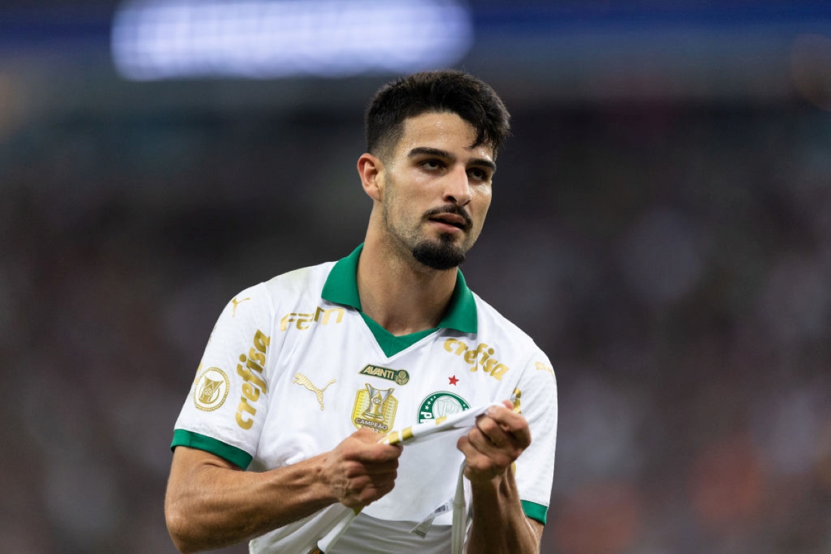 Vídeo: jogador do Palmeiras se envolve em acidente com motoboy