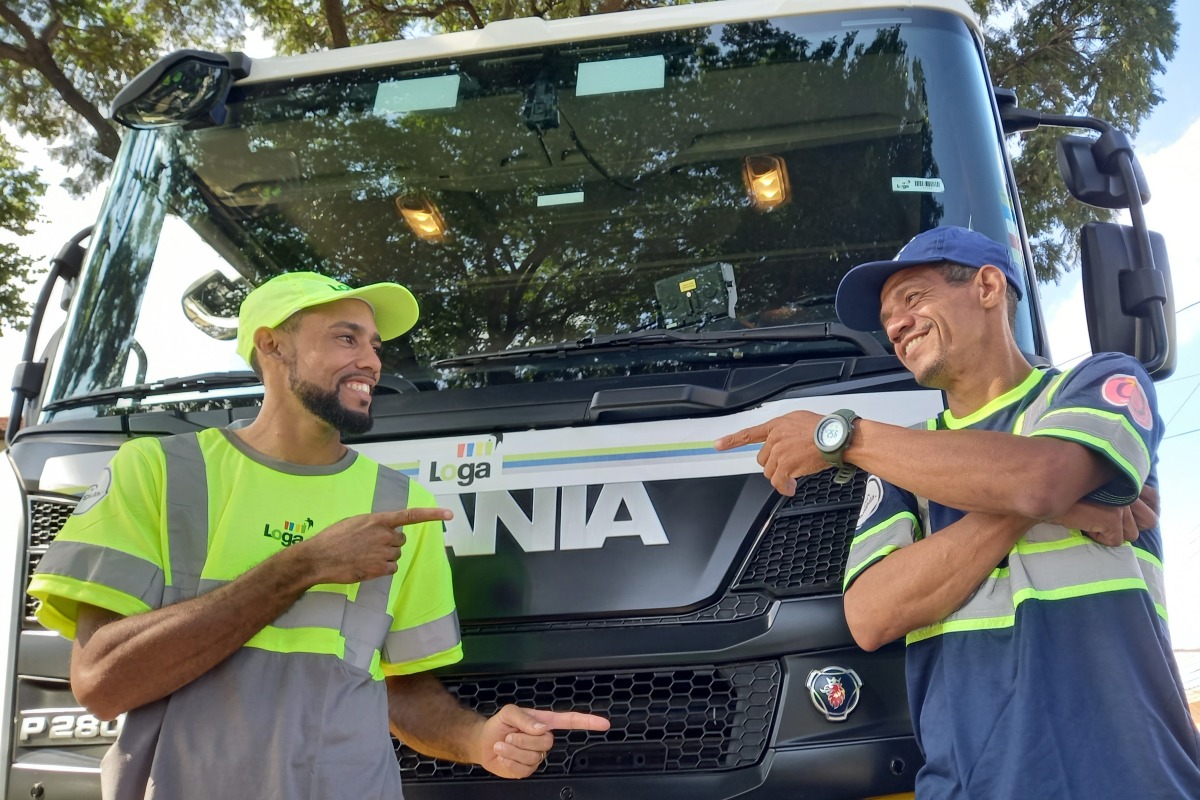 Paixão pela corrida: garis treinam por até 21 km antes do trabalho
