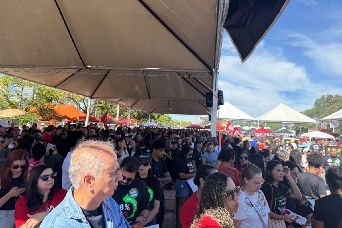 Sinpro-DF entra com recurso para manter greve sem corte de ponto