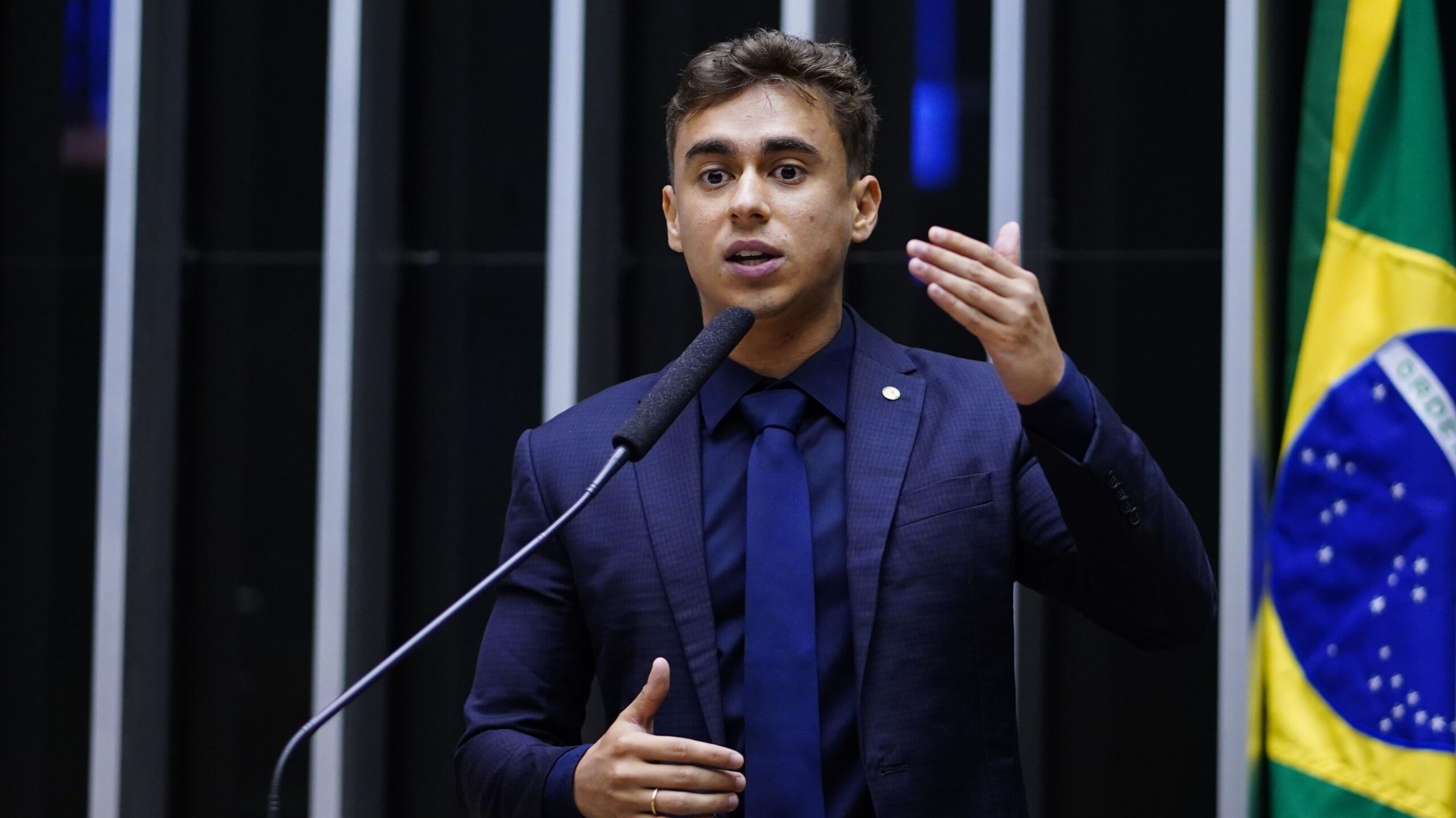 Nikolas Ferreira entra com pedido de impeachment contra Dino