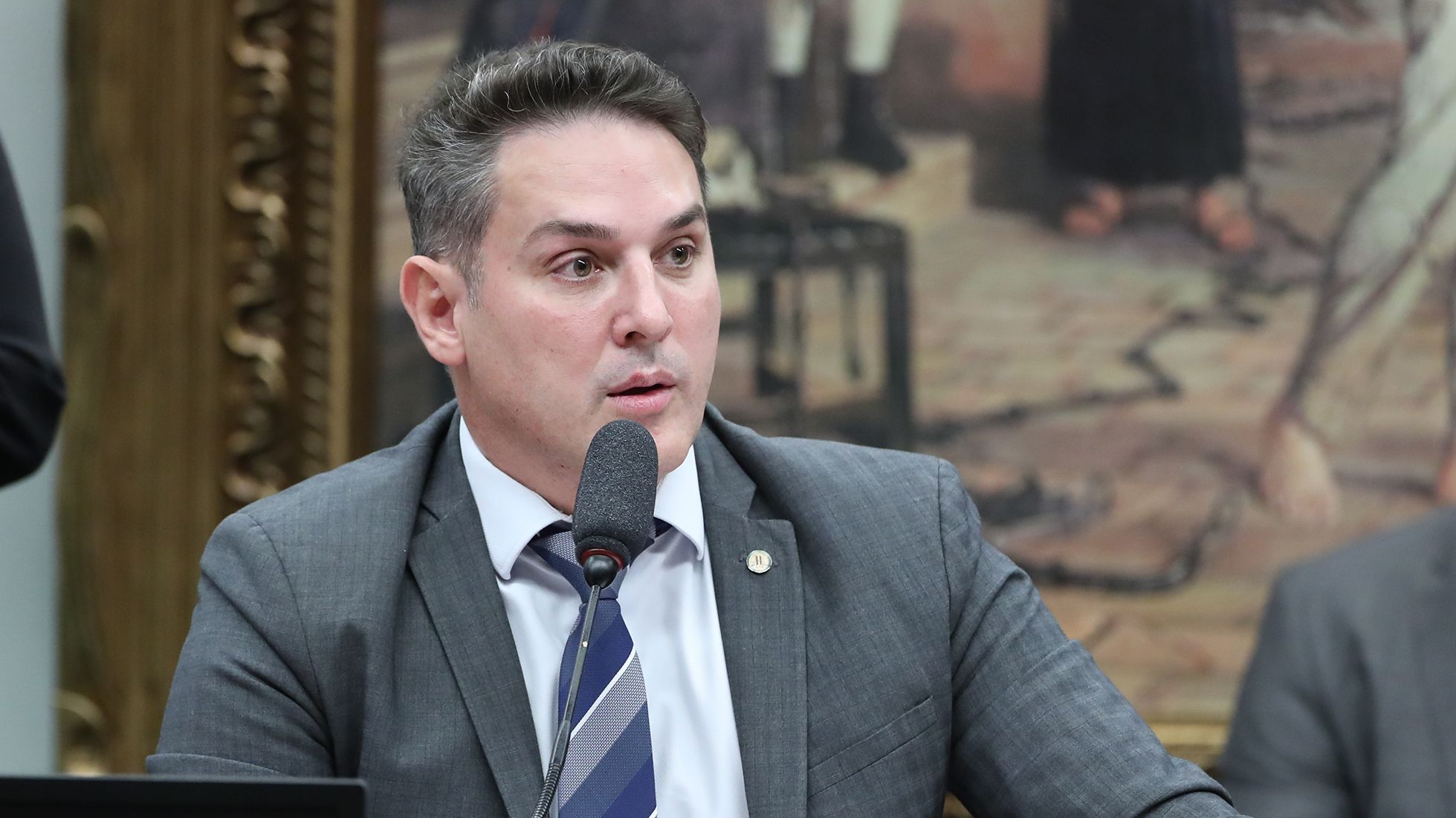 Líder da oposição na Câmara aciona PGR contra Lupi por “omissão dolosa“