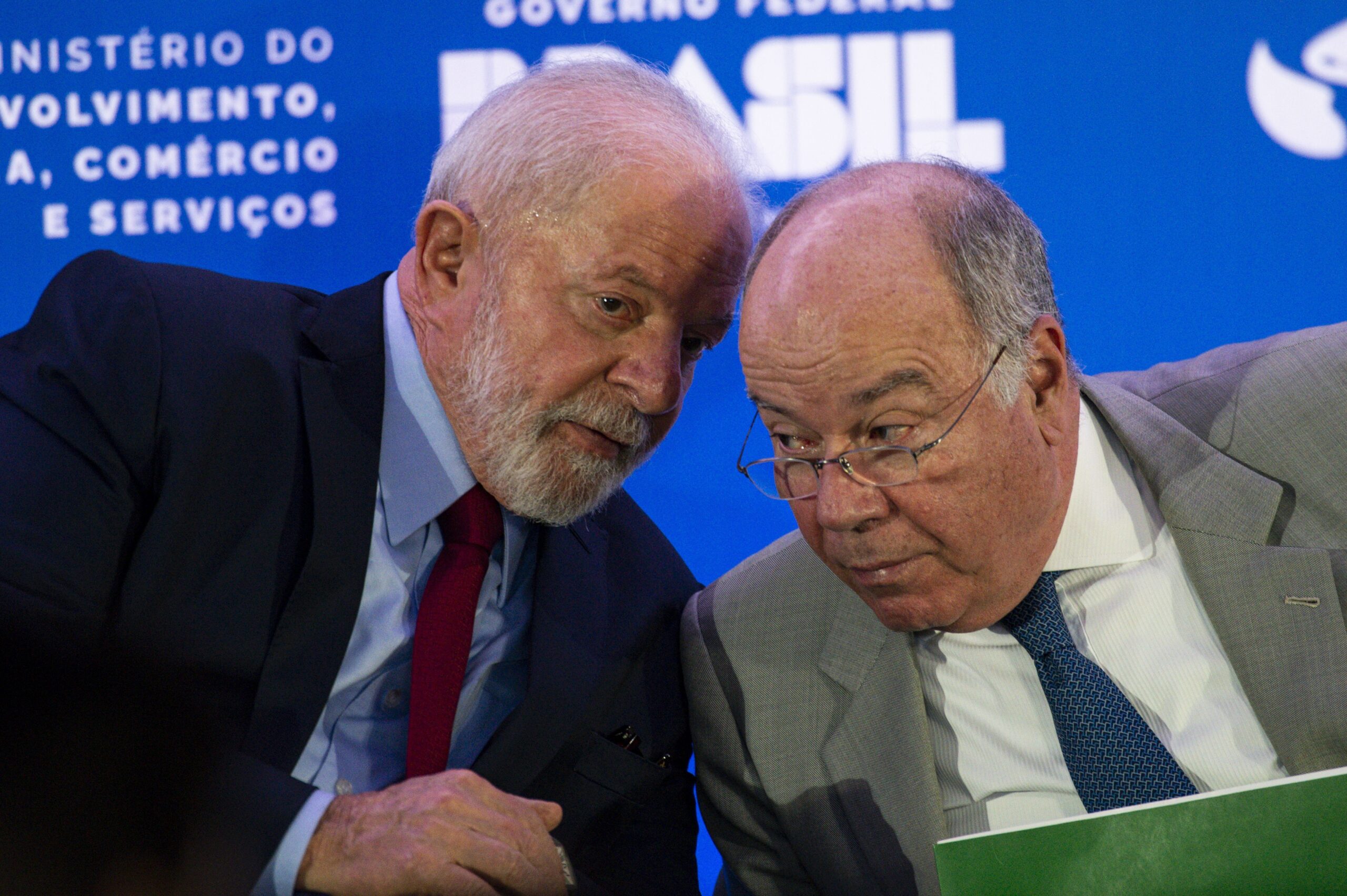 Câmara pede convocação de Mauro Vieira por fala de Lula na China