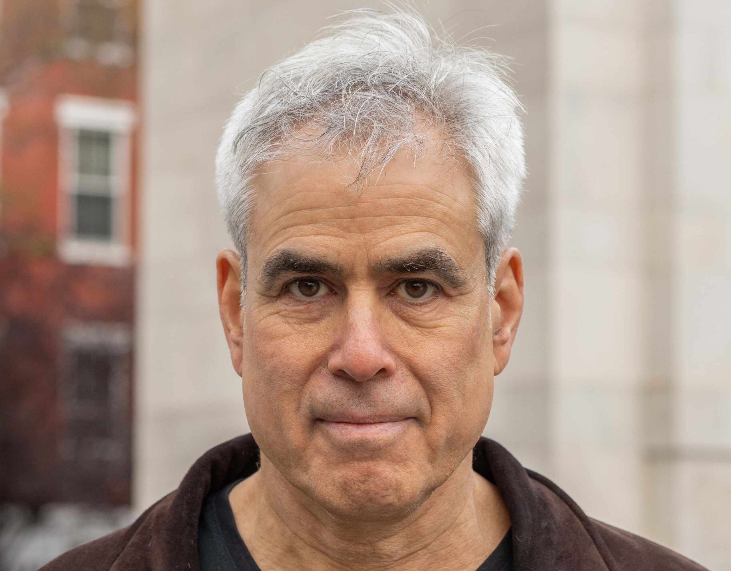 País está polarizado, mas todos têm filhos, diz Jonathan Haidt à CNN