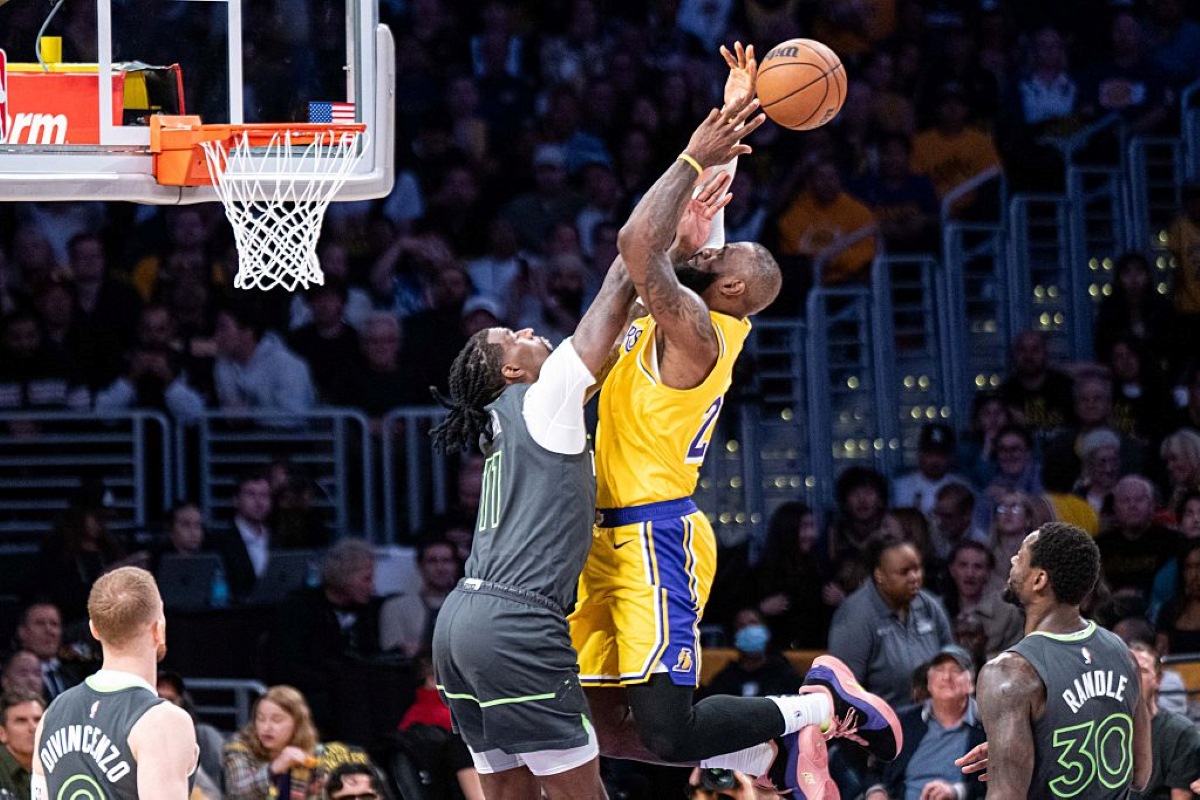 Gobert brilha, Timberwolves batem Lakers e eliminam rival nos playoffs