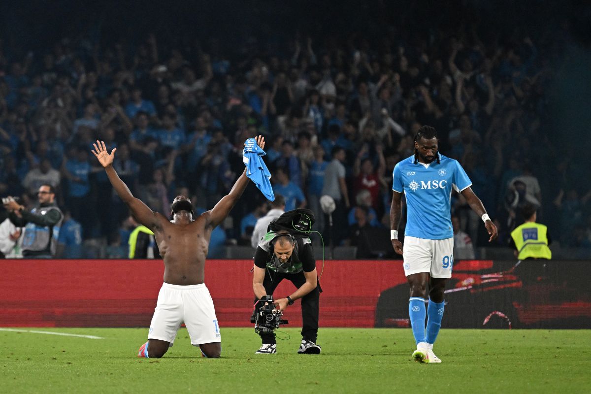 Napoli vence o Cagliari e é campeão italiano pela quarta vez