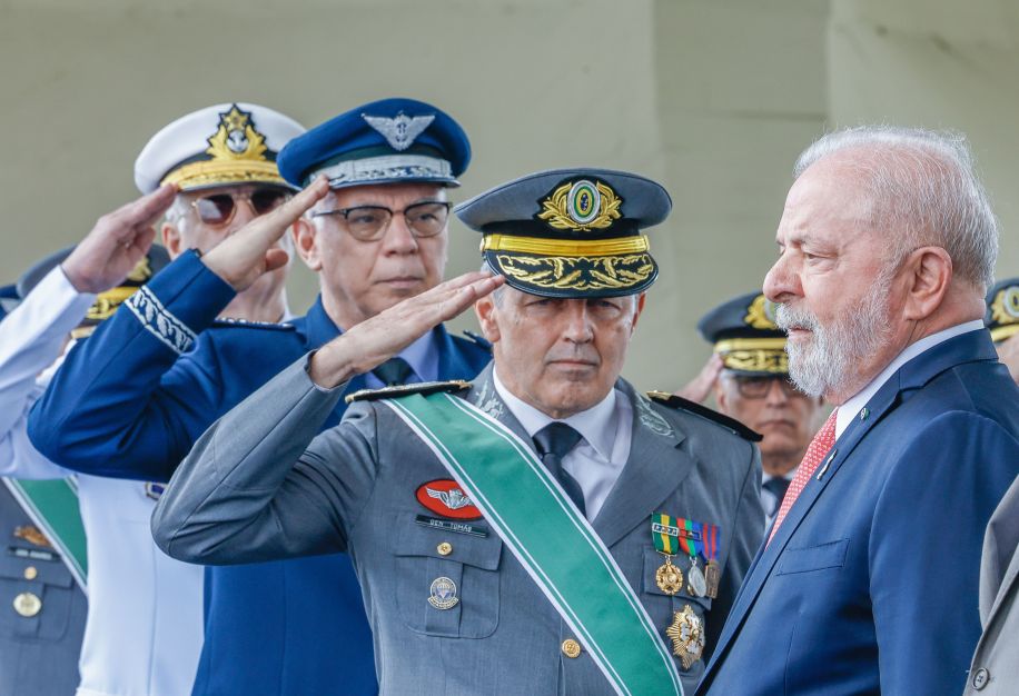 Forças Armadas: Lula ouve de comandantes que falta recurso para combustível