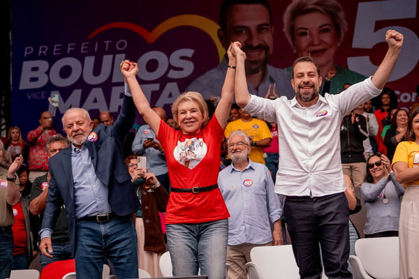 Inquérito sobre hino com linguagem neutra em ato de Boulos é arquivado