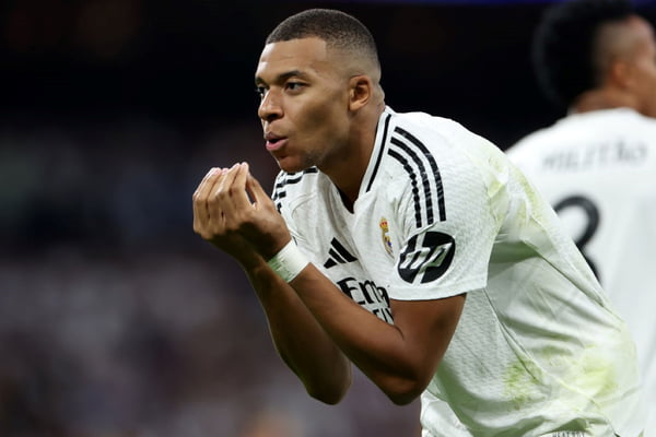 Vini Jr. perde posto e Mbappé é tratado como “dono” do time no Real