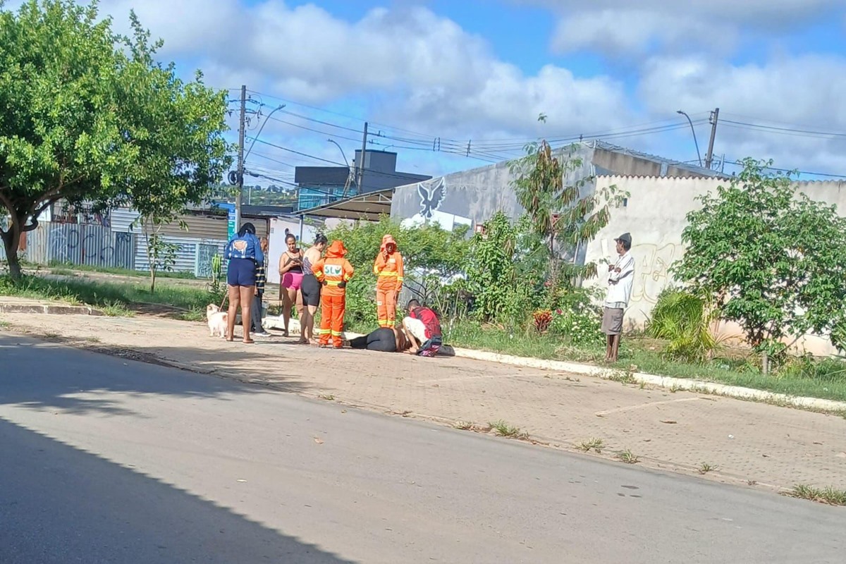 Mulher ataca outra com garrafada na bochecha em briga no DF