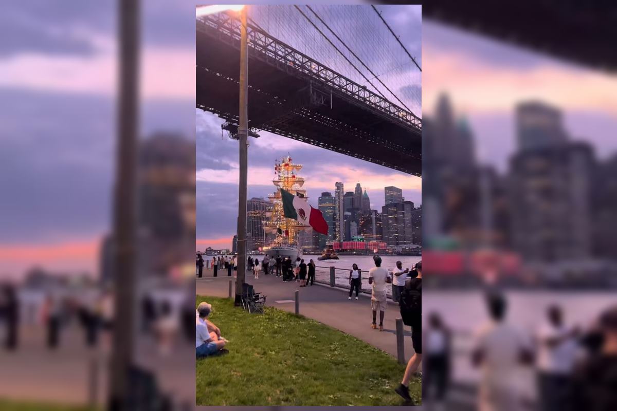 Navio do México bate na Ponte do Brooklin, nos EUA. Vídeo