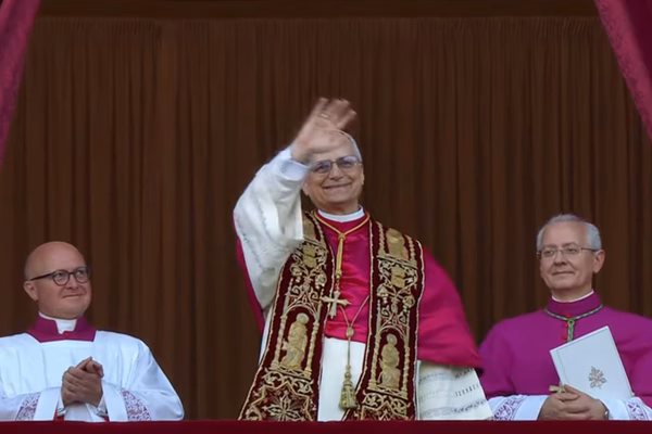 Novo papa celebrou missa na zona leste de SP durante visita ao Brasil
