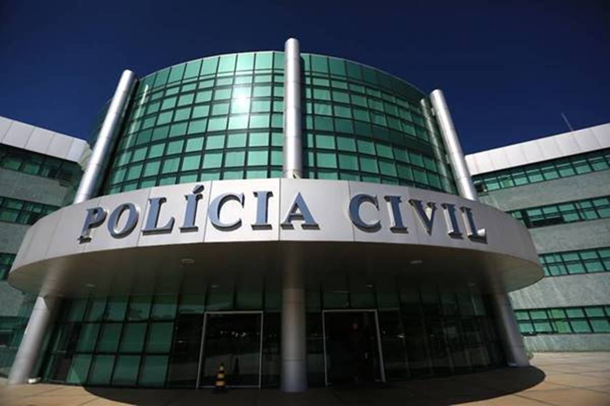 Falsos policiais federais invadem casa, rendem família e roubam joias