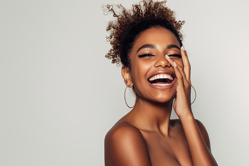 Harmonização facial caseira: 6 passos para uma pele luminosa