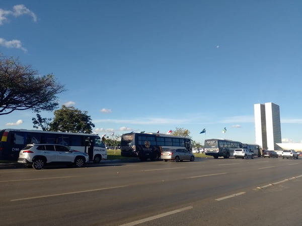 Segurança do DF mobiliza 9 ônibus e centenas de PMs em ato pró-anistia