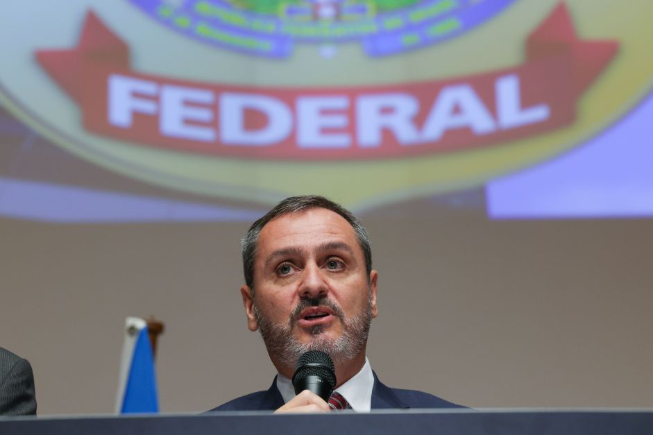 Oposição cobra que diretor da PF seja investigado por blindar irmão de Lula