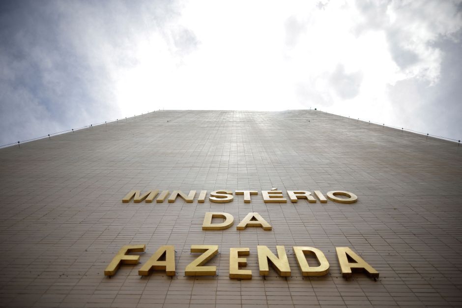 Waack: Governo aumenta imposto para equilibrar contas públicas