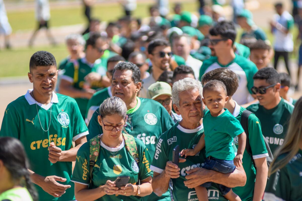Torcidas chegam animadas para acompanhar Vasco x Palmeiras no DF