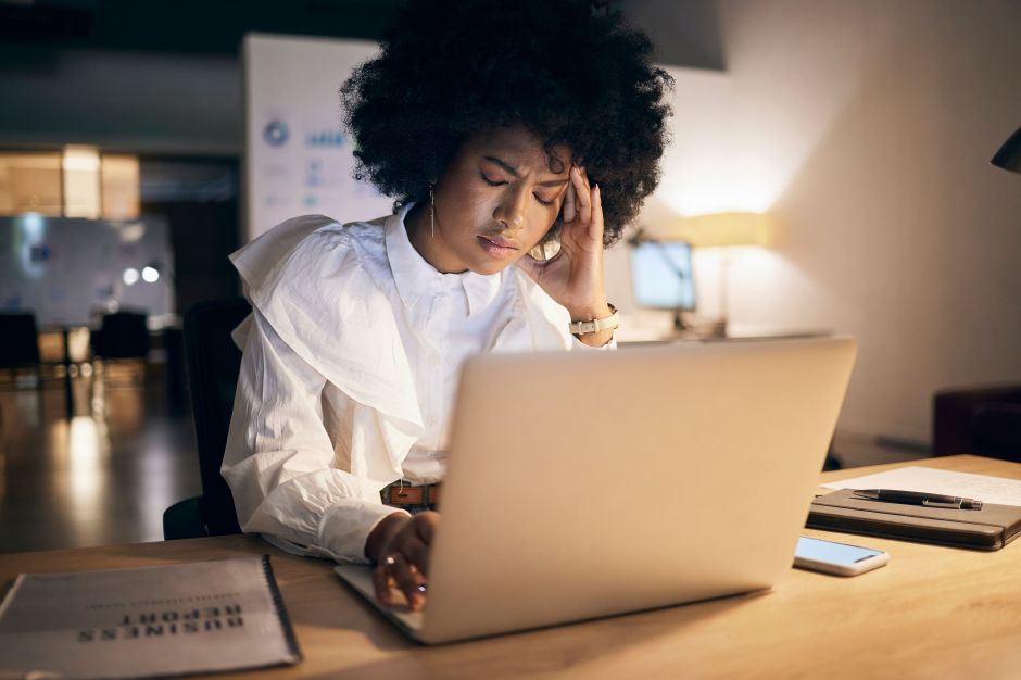 Trabalhar demais pode mudar a estrutura do seu cérebro, diz estudo