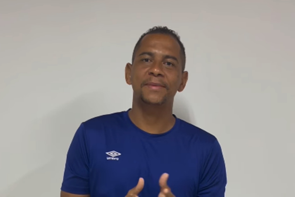 Atacante Walter mostra perda de quase 40kg em luta contra a balança