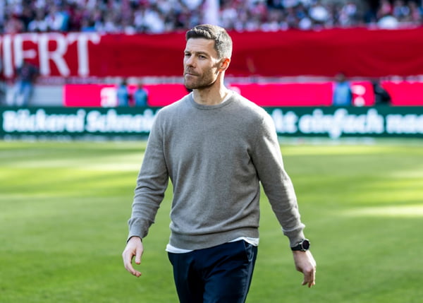 Perto do adeus, Ancelotti se declara ao Real e elogia Xabi Alonso