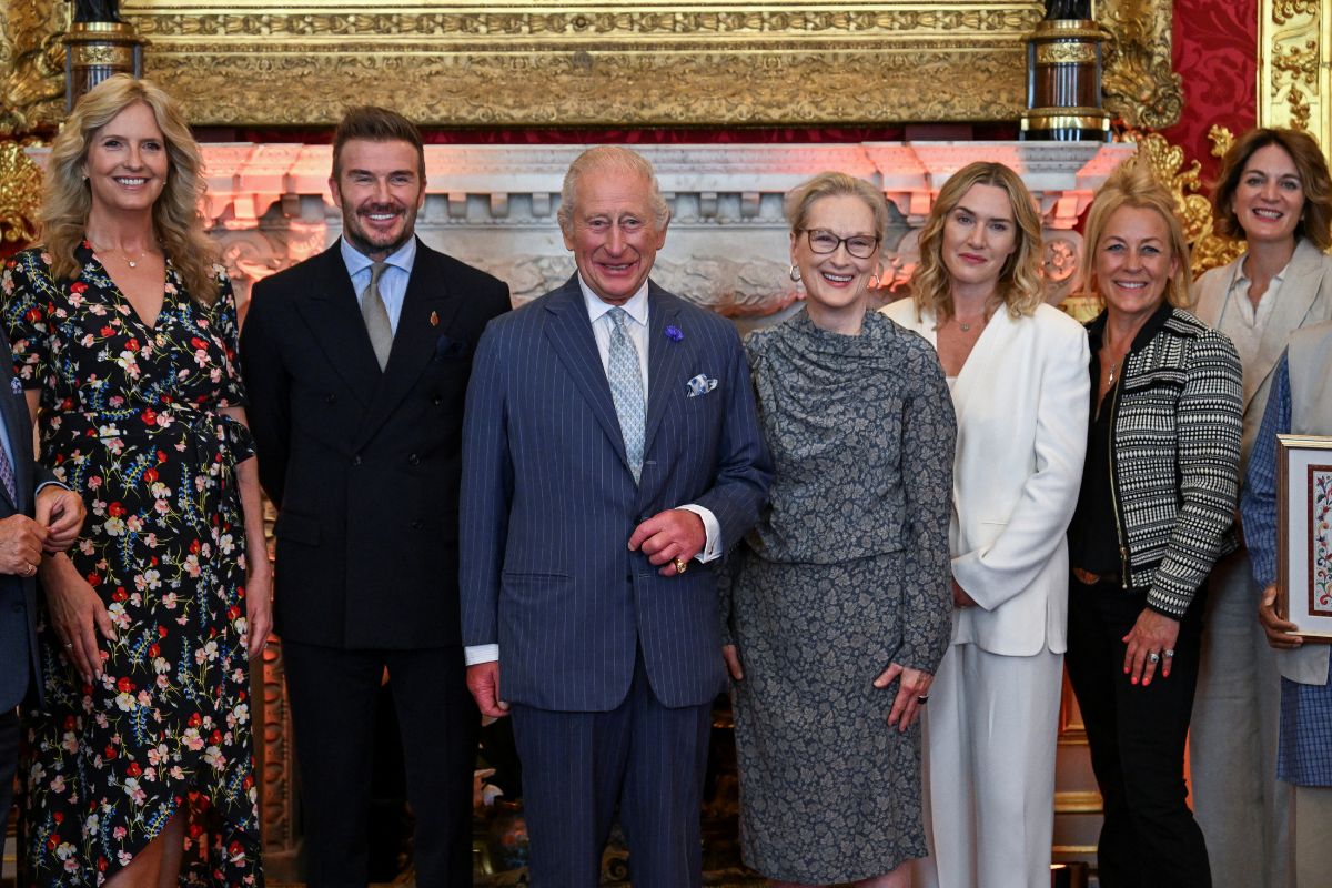 David Beckham é condecorado como cavaleiro pelo rei Charles III