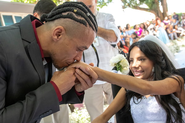 Jovem que morreu com câncer emocionou cidade com casamento no hospital