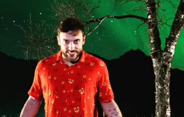 “Meter CLT” e “inveja”: condenação de Leo Lins opõe humoristas. Veja
