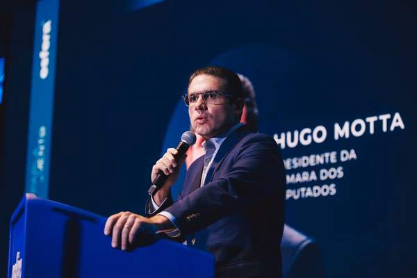 Tarcísio se reúne com Motta e Rossi em meio a conversa sobre federação